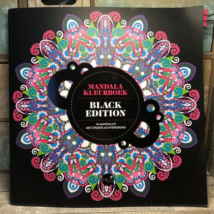 Wolk met tijd commando Mandala Kleurboek Black Edition - Kleuren voor Volwassenen